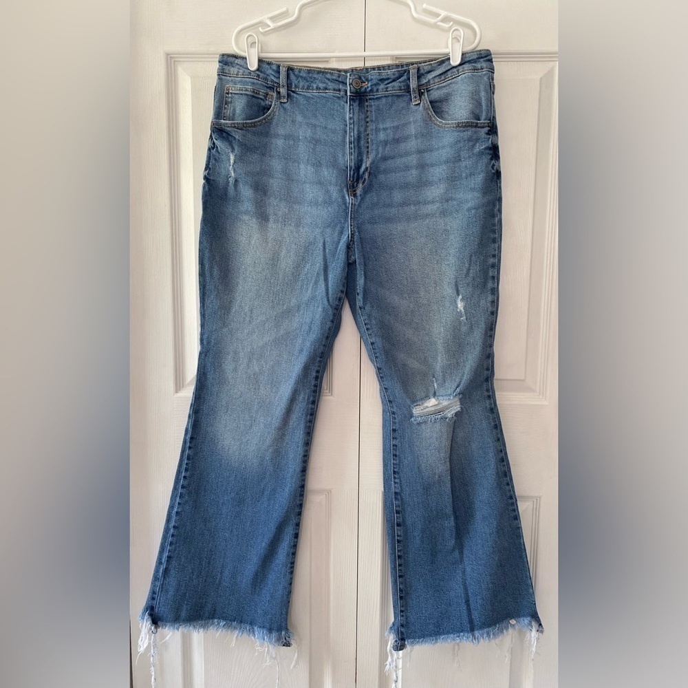 No Boundaries NOBO Juniors Distressed Flare Leg Jeans Frayed Hem Size 19